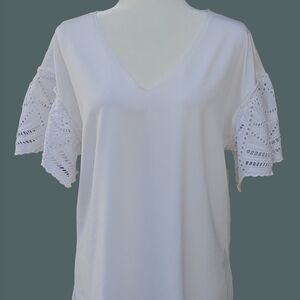 White House Black Market White V-Neck Tee with Eyelet Bell Sleeves Women's XL